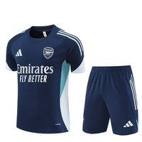 Maglia da allenamento e pantaloncini del Arsenal 25/26