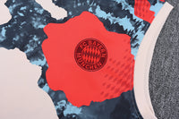 Maglia da allenamento e pantaloncini del Bayern 25/26