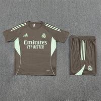 Maglia da allenamento e pantaloncini del Real Madrid 25/26