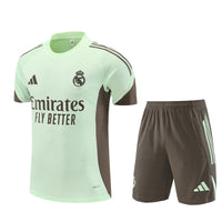 Maglia da allenamento e pantaloncini del Real Madrid 25/26