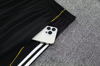 Maglia da allenamento e pantaloncini del Real Madrid 25/26