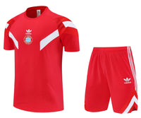 Maglia da allenamento e pantaloncini del Bayern 25/26