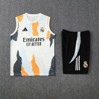 Maglia da allenamento e pantaloncini del Real Madrid 25/26