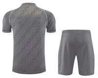 Maglia da allenamento e pantaloncini del Real Madrid 25/26