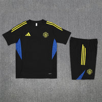 Maglia da allenamento e pantaloncini del Manchester United 25/26