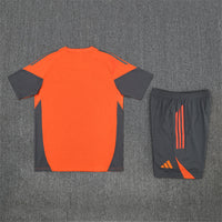 Maglia da allenamento e pantaloncini del Bayern 25/26