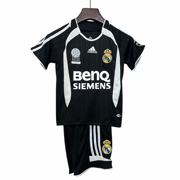 T-shirt e Pantaloncini Bambino Real Madrid Retro Away 06/07