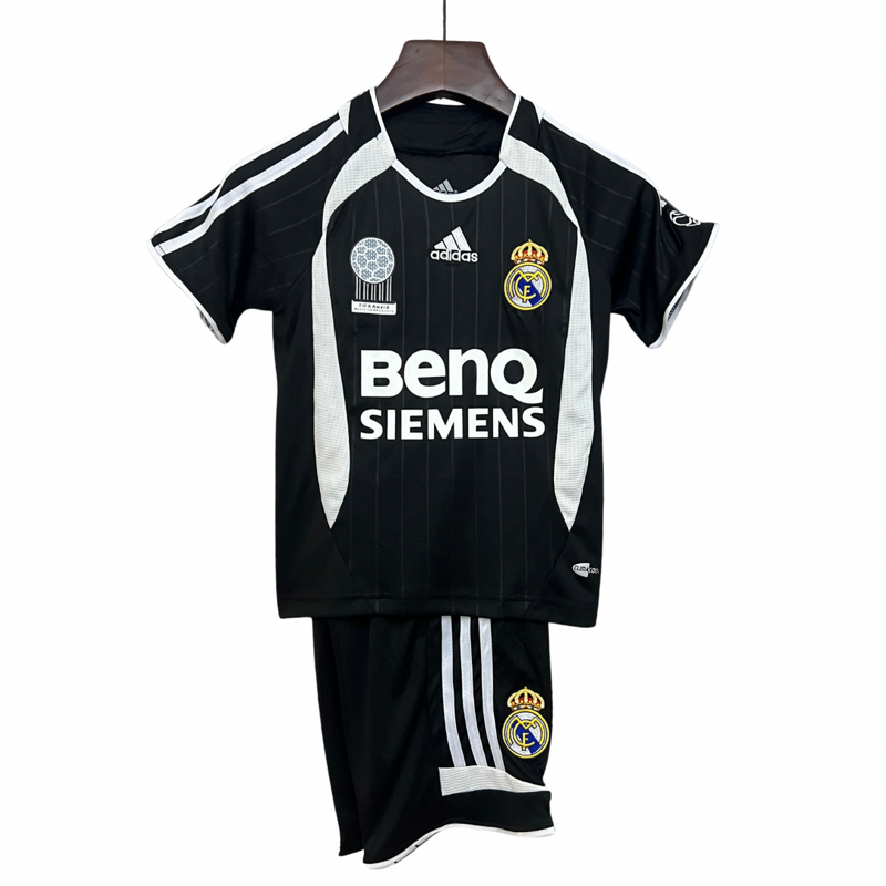 T-shirt e Pantaloncini Bambino Real Madrid Retro Away 06/07