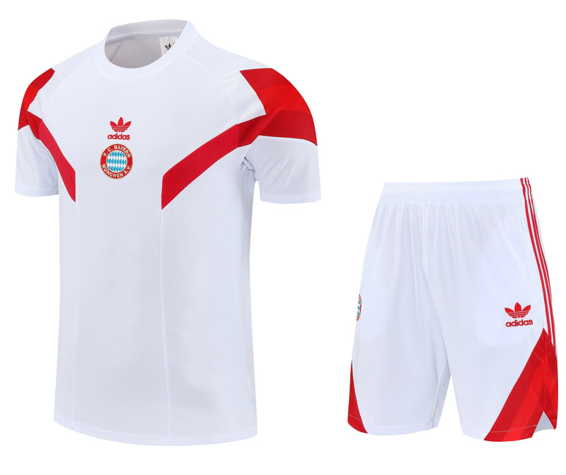 Maglia da allenamento e pantaloncini del Bayern 25/26