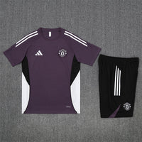 Maglia da allenamento e pantaloncini del Manchester United 25/26