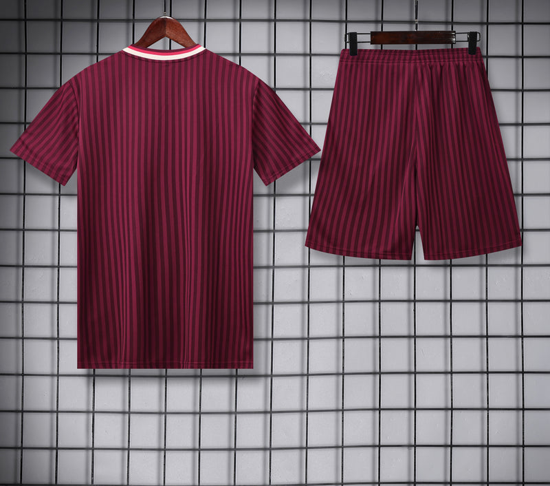Maglia da allenamento e pantaloncini del Bayern 25/26