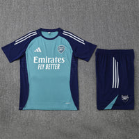 Maglia da allenamento e pantaloncini del Arsenal 25/26