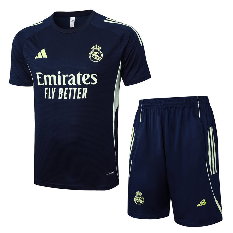 Maglia da allenamento e pantaloncini del Real Madrid 25/26