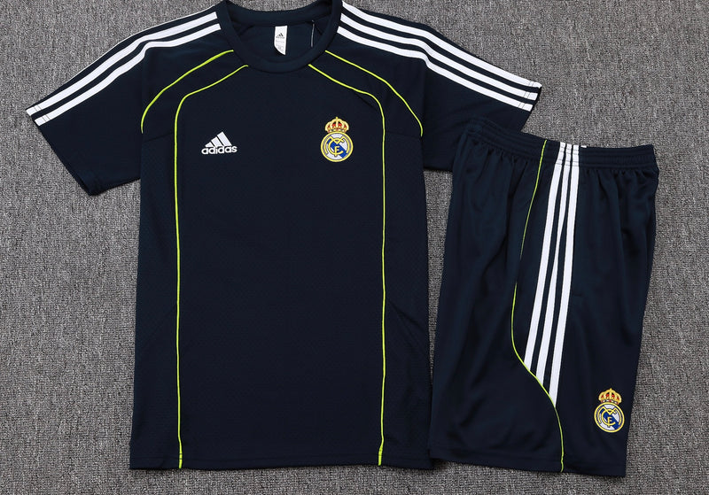 Maglia da allenamento e pantaloncini del Real Madrid 25/26