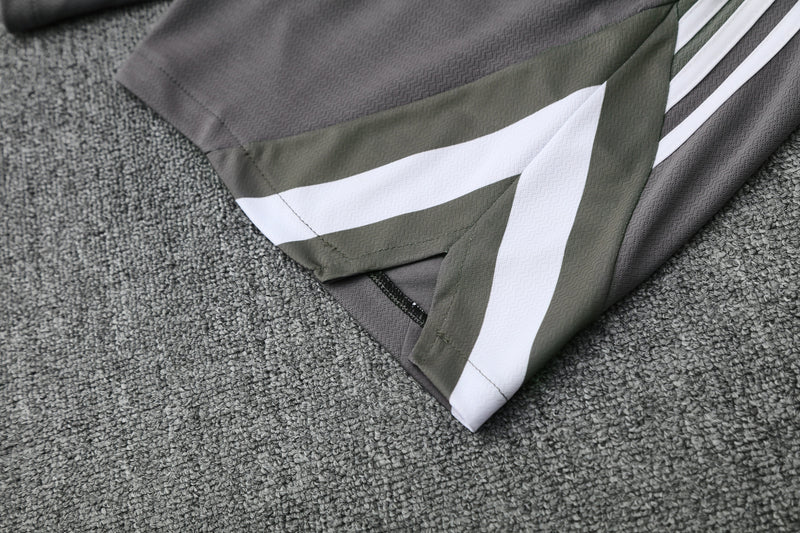 Maglia da allenamento e pantaloncini del Real Madrid 25/26