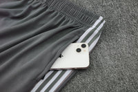 Maglia da allenamento e pantaloncini del Real Madrid 25/26