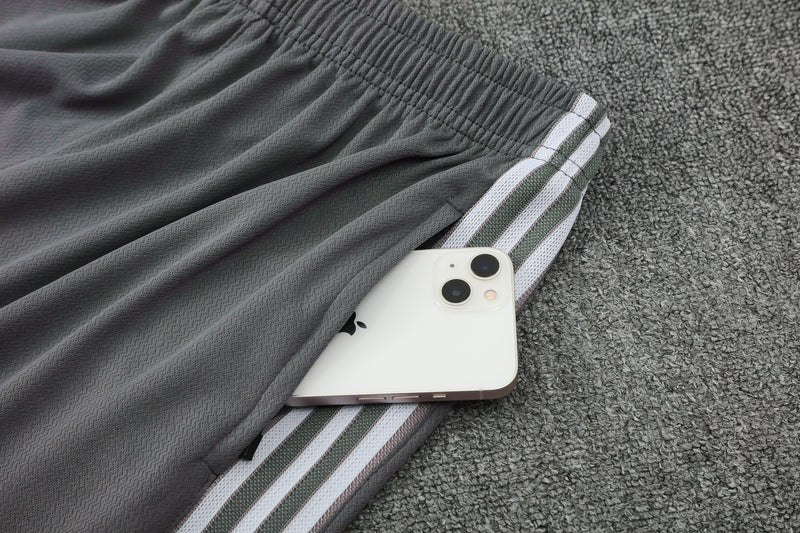 Maglia da allenamento e pantaloncini del Real Madrid 25/26