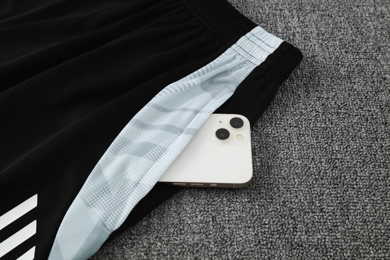 Maglia da allenamento e pantaloncini del Real Madrid 25/26