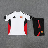 Maglia da allenamento e pantaloncini del Manchester United 25/26