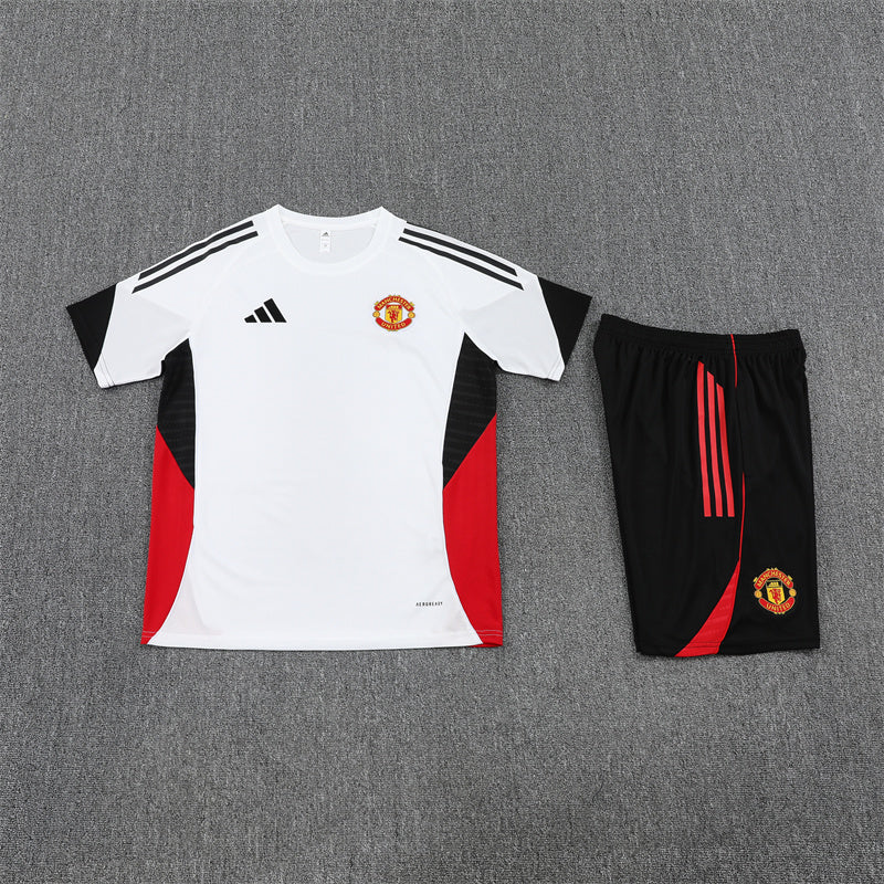 Maglia da allenamento e pantaloncini del Manchester United 25/26