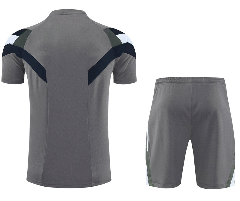 Maglia da allenamento e pantaloncini del Real Madrid 25/26