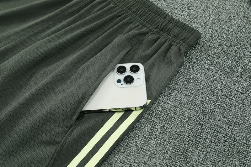 Maglia da allenamento e pantaloncini del Real Madrid 25/26