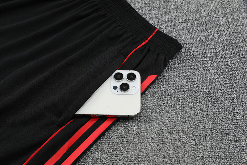 Maglia da allenamento e pantaloncini del Manchester United 25/26