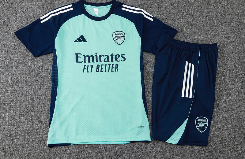 Maglia da allenamento e pantaloncini del Arsenal 24/25
