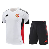 Maglia da allenamento e pantaloncini del Manchester United 25/26