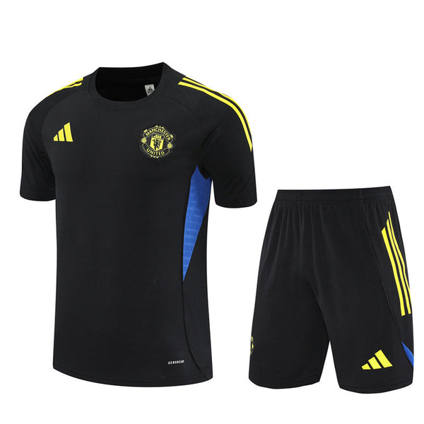 Maglia da allenamento e pantaloncini del Manchester United 25/26