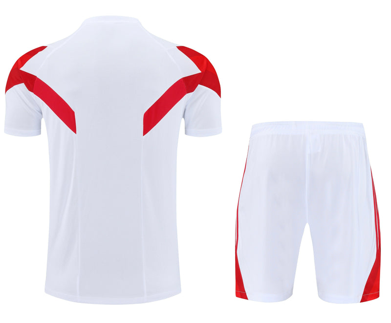 Maglia da allenamento e pantaloncini del Bayern 25/26