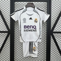T-shirt e Pantaloncini Bambino Real Madrid Retro Home 06/07