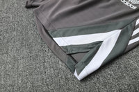 Maglia da allenamento e pantaloncini del Real Madrid 25/26