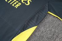 Maglia da allenamento e pantaloncini del Real Madrid 25/26