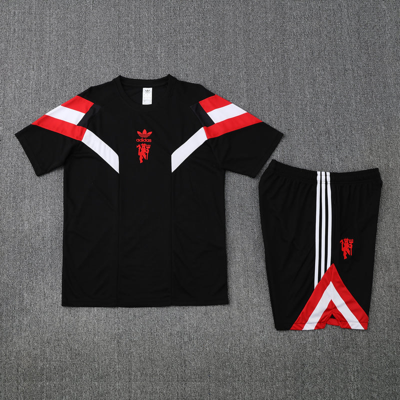 Maglia da allenamento e pantaloncini del Manchester United 25/26