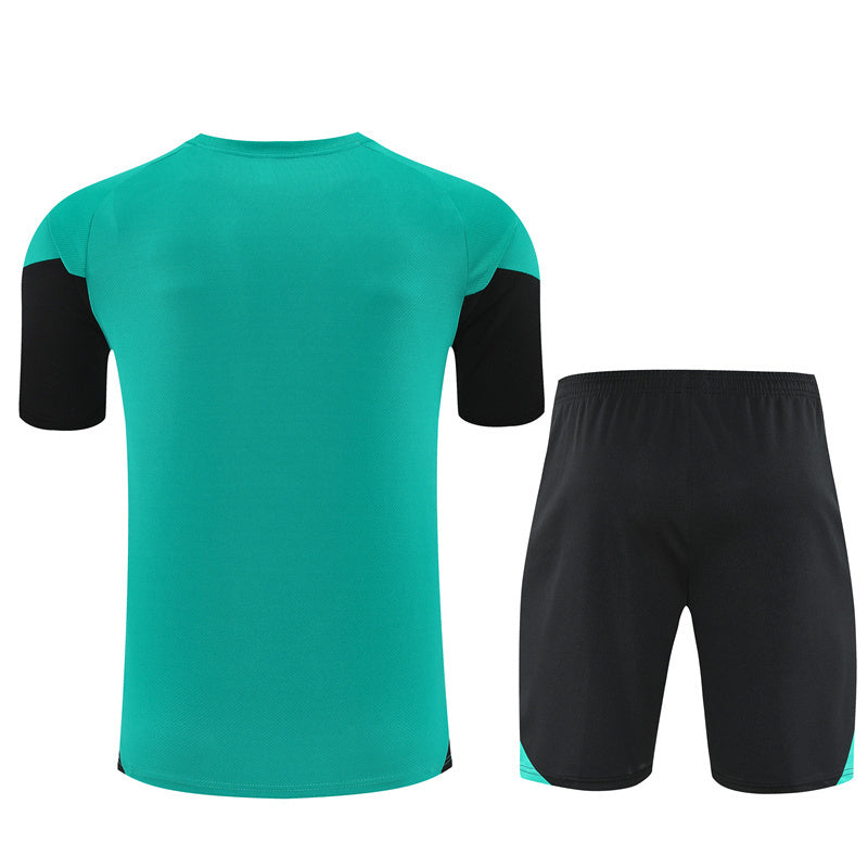 Maglia da allenamento e pantaloncini del Liverpool 25/26