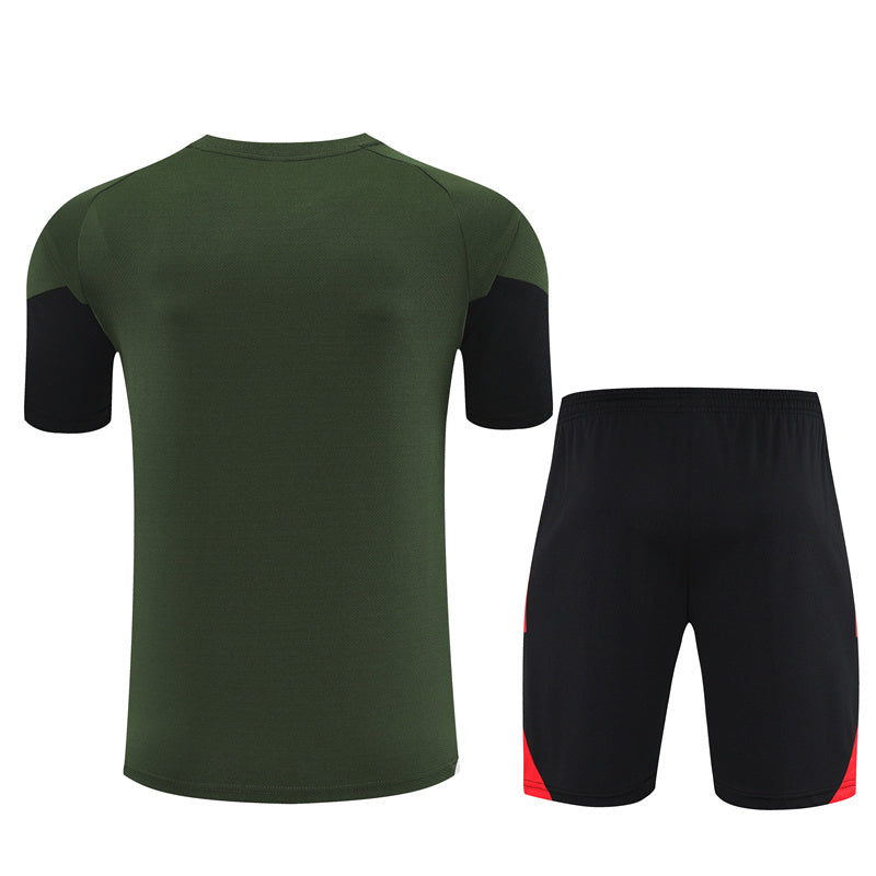 Maglia da allenamento e pantaloncini del Bayern 25/26