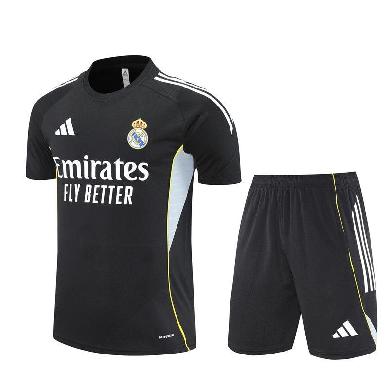 Maglia da allenamento e pantaloncini del Real Madrid 25/26