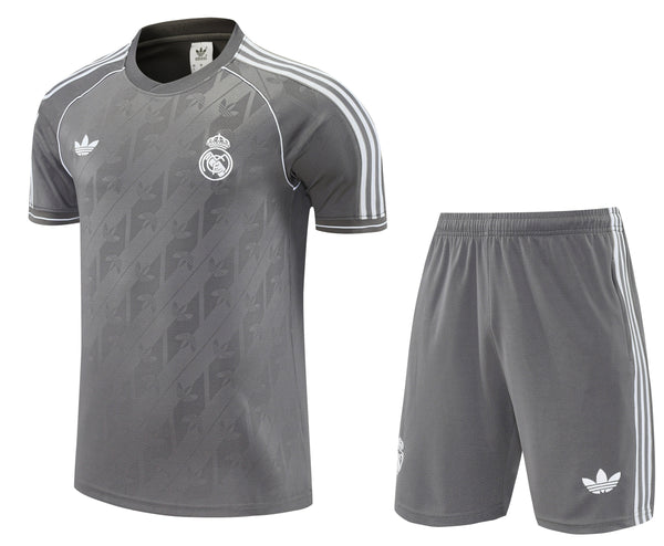 Maglia da allenamento e pantaloncini del Real Madrid 25/26