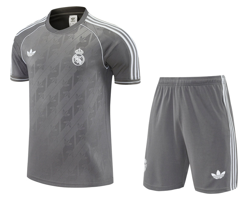 Maglia da allenamento e pantaloncini del Real Madrid 25/26