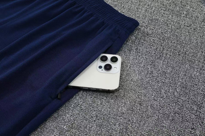 Maglia da allenamento e pantaloncini del Manchester City 25/26