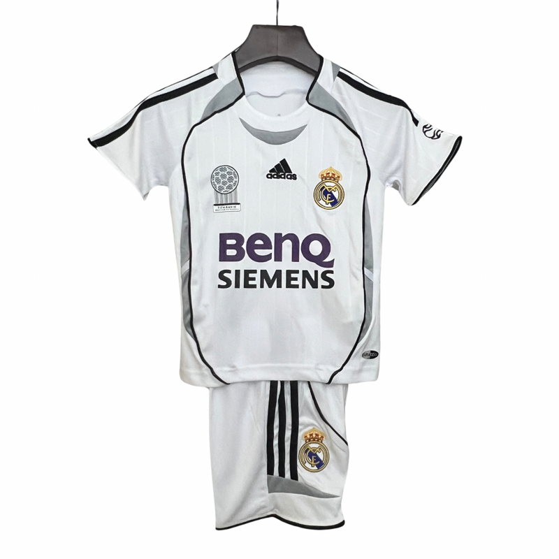T-shirt e Pantaloncini Bambino Real Madrid Retro Home 06/07