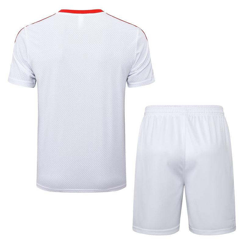 Maglia da allenamento e pantaloncini del Bayern 25/26