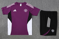 Maglia da allenamento e pantaloncini del Manchester United 25/26